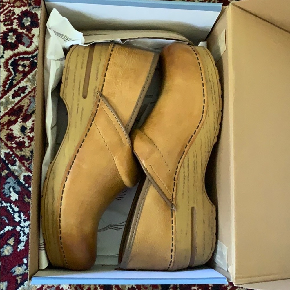 Dansko honey distressed clogs new